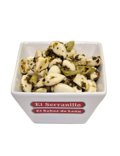 Ajitos aliñados con piparras